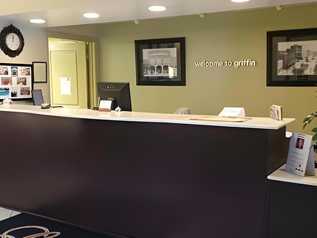 Americas Best Value Inn & Suites-גריפין מראה חיצוני תמונה